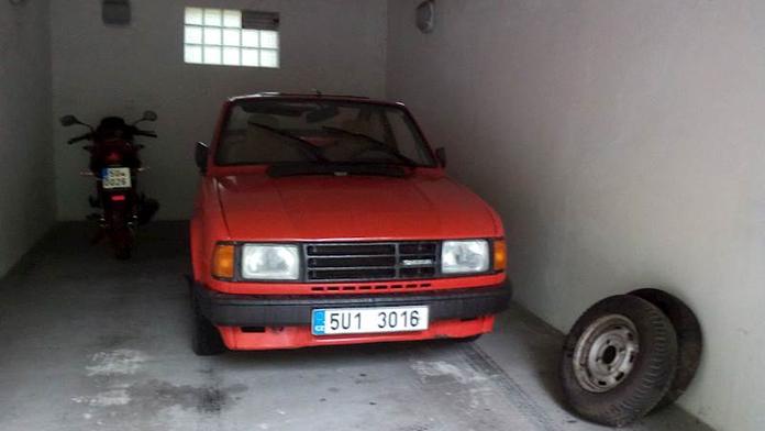 Za stařičký nepojízdný Rapid někdo zaplatil 165 tisíc! Proboha, proč?