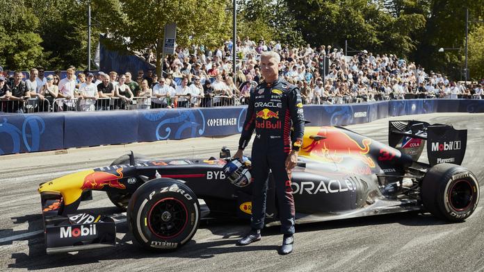 David Coulthard bude pilotovat monopost Red Bull v pražských ulicích