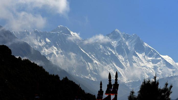 Smrtelná sezóna na Everestu: Na nepálské straně zemřelo už 9 lidí!