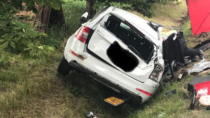 Tragická nehoda u Písku. Při srážce náklaďáku a škodovky zemřeli dva lidé