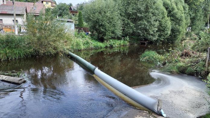 Znečištění řeky Chrudimky v Hlinsku