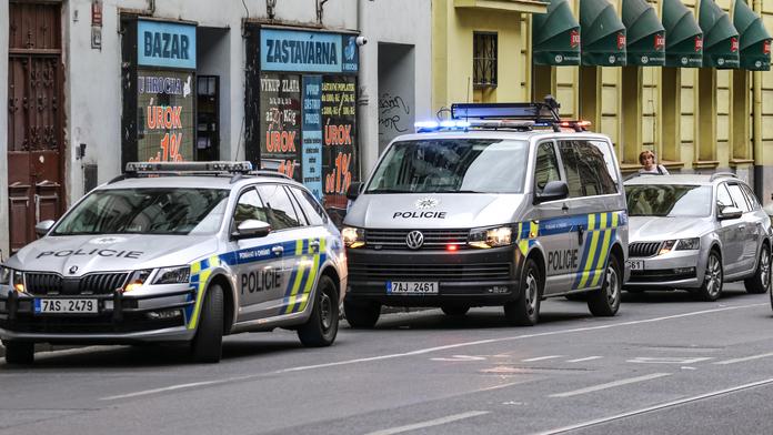 Chlapec a dívka spolu utekli, mohlo jim jít o život. Policii se podařilo je najít