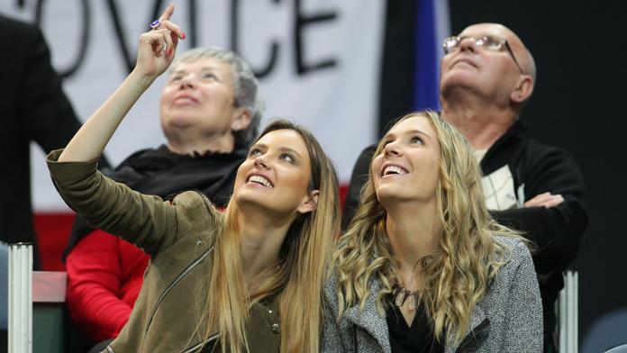 OBRAZEM: Takhle tenistům fandily jejich krásky!
