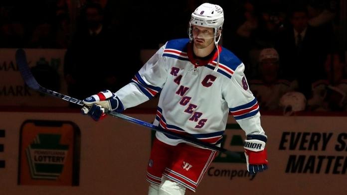 Hokejka jako baseballová pálka. Za úder do hlavy přišel směšný trest