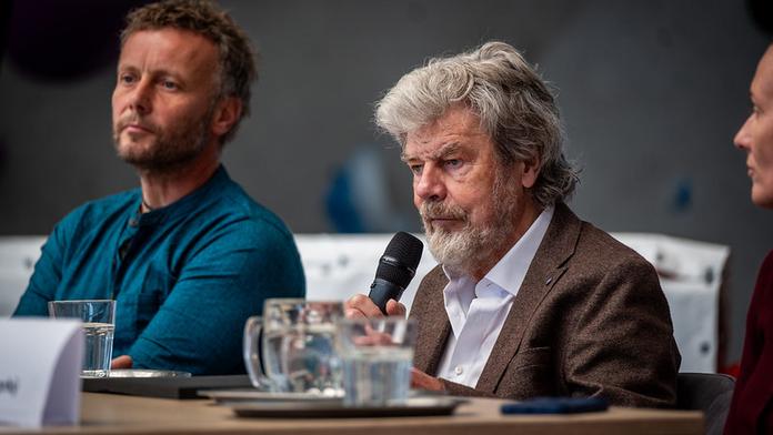 Respekt k legendě. Prezident Pavel dorazil na Messnerovu rozlučku