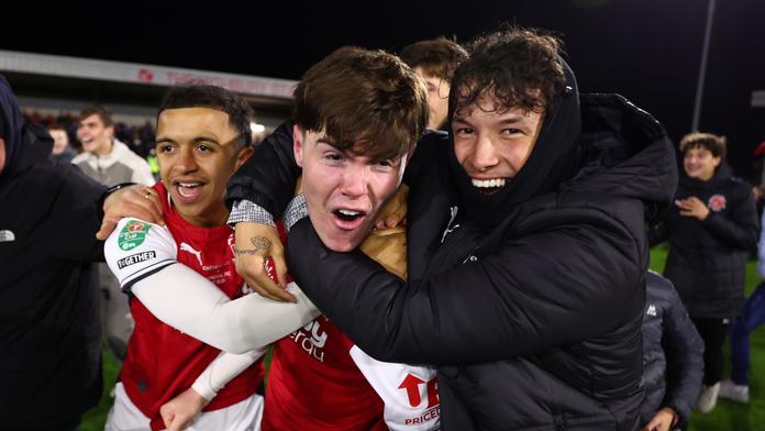 Fotbalisté Fleetwoodu slaví postup přes Arsenal