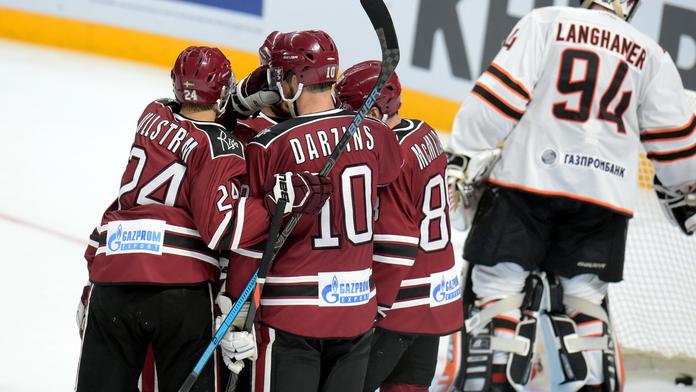 Hodně bizarní branka v KHL! Český rozhodčí ji musel ověřovat u videa
