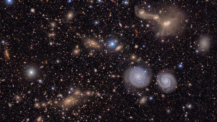 Pohled na kupu galaxií v souhvězdí Panny (observatoř Vera Rubin v Chile)