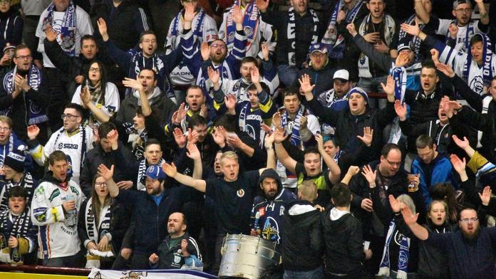 Chceme Jágra na bankovce mít! Fanoušci Kladna vítali své hrdiny