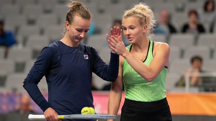 Krejčíková se Siniakovou v Paříži končí po prvním kole. Padla i Vondroušová