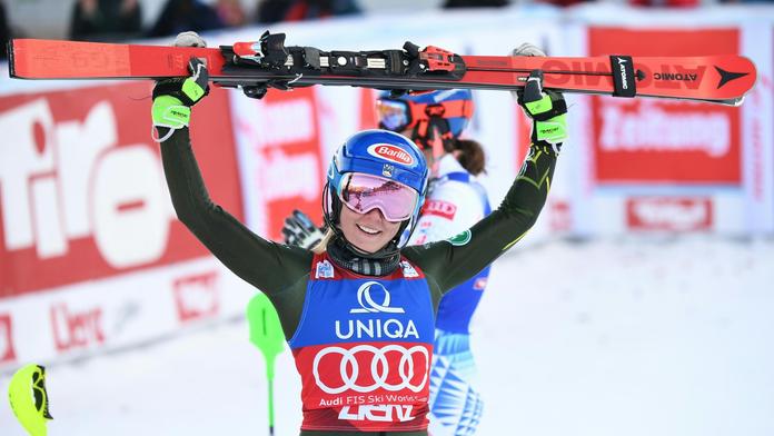 Fenomenální Shiffrinová dalším vítězstvím dorovnala Vonnovou
