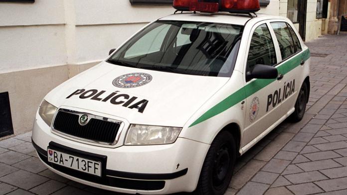 Uprostřed sídliště se porvalo několik žen. Nechyběly kopance ani rány pěstí