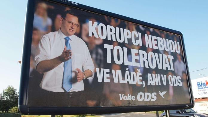 Politici tuší pád Nečasovy vlády, strany připravují předvolební kampaně