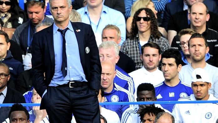 Mizérii neustál: Chelsea vyhodila Mourinha! Kdo ho nahradí?