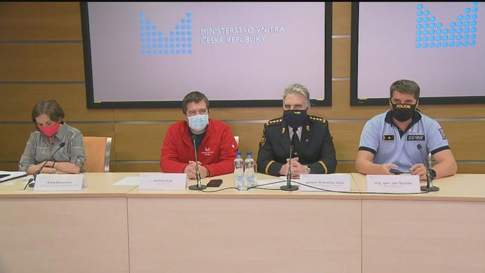 Hamáček: Nejdřív funkční chytrá karanténa, až pak uvolnění pohybu