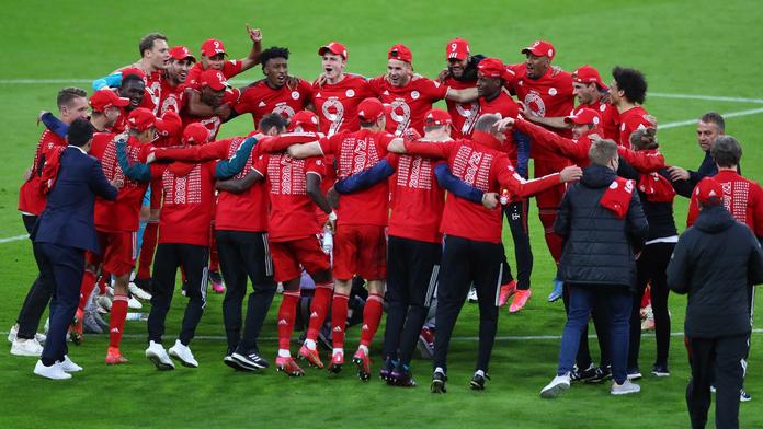 Dortmund vystřelil titul Bayernu. Ten následně nastřílel půltucet gólů