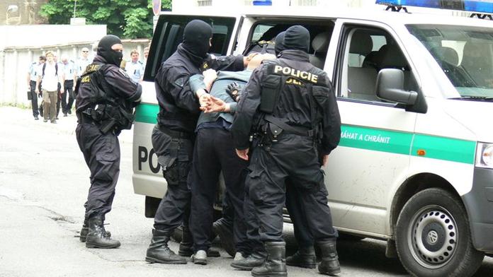Dej mi 4 tisíce a nebudu to řešit, řekl policista v herně. Teď ho stíhá GIBS