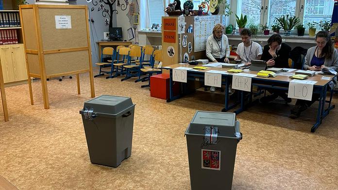 Volby 2025: Jak volit mimo domov? Nově to půjde i korespondenčně