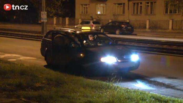 SÉRIOVÝ ZABIJÁK: Kšeft je kšeft! Taxikáři riskují a zastavují i těm, co vypadají jako VRAZI
