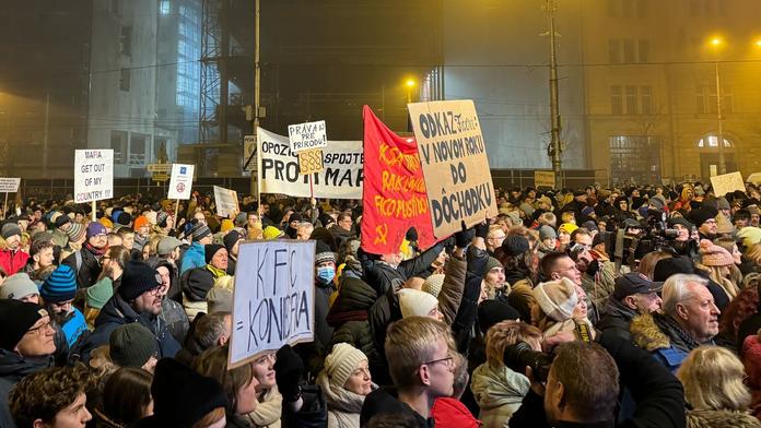 Slovenská opozice opět demonstruje proti vládě. Fico dá amnestii mafiánům, zuří