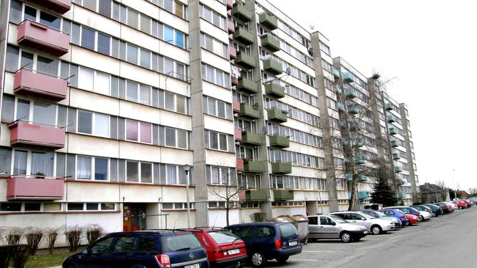 Právo: Stovky lidí přišly kvůli realitkám o milióny i byty