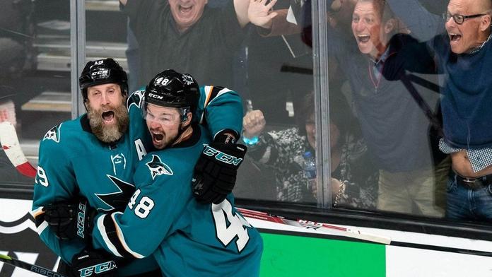 Hertl drží San José ve hře o Stanley Cup, zářil i gólman Mrázek