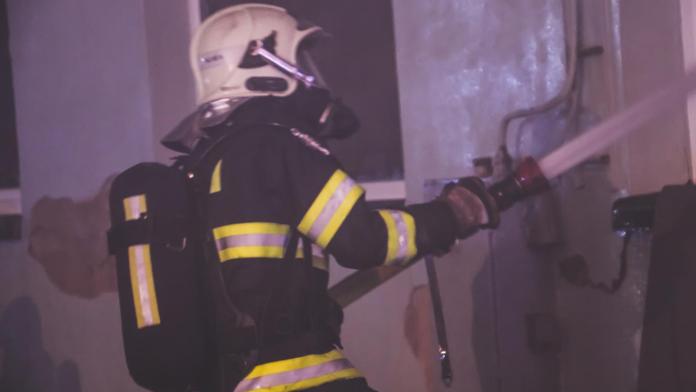 V hořícím domě našli mrtvolu. Policie už ví, proč požár vznikl