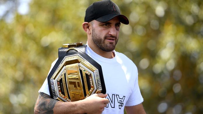 Volkanovski přes prohru zůstal králem UFC. Procházka v žebříčku klesl