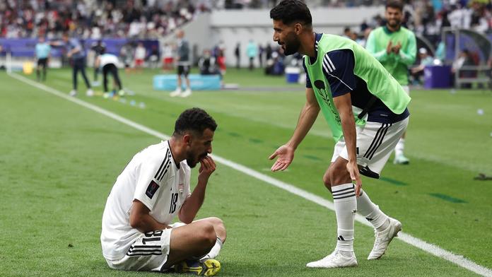 Irácký reprezentant Aymen Hussein oslavuje svůj gól proti Jordánsku na Asijském poháru