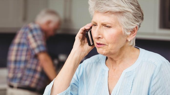Uslyšela hlas dcery v telefonu a poslala peníze. Žena naletěla podvodníkům