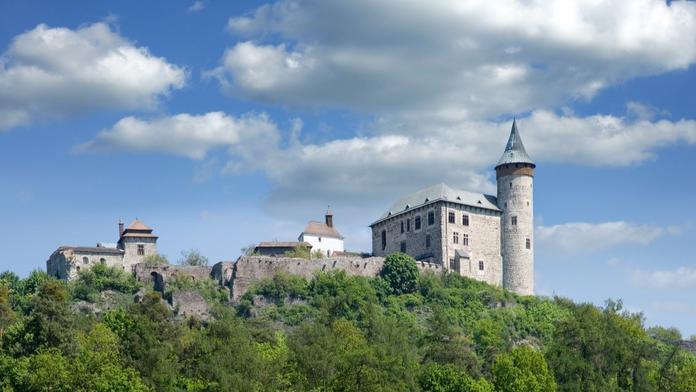 Kunětická hora se sesouvá. Potřebuje nákladnou stabilizaci