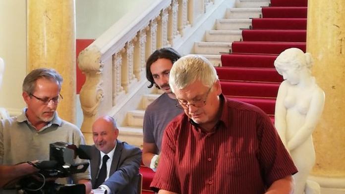 Muž vyrazil na houby. V lese našel poklad nevyčíslitelné hodnoty!