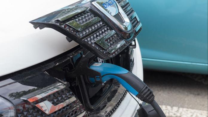 Elektromobil seženete už pod 300 tisíc. Elektrický Golf vyjde levněji než benzínový