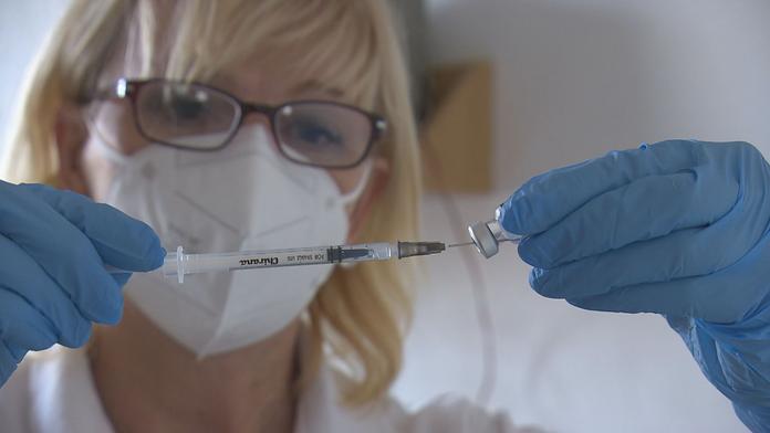 Kombinace vakcín nevadí, proti covidu by měla ochránit, tvrdí studie