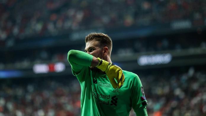 Z hrdiny padouchem: Brankář Liverpoolu se zesměšnil děsivou hrubkou