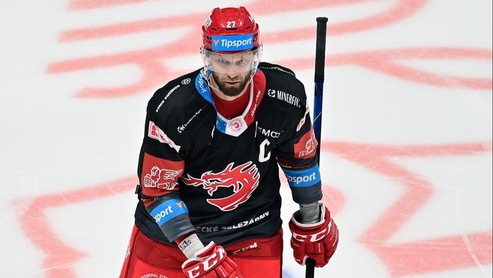 Třinec prohrál počtvrté v řadě, Kladno přehrálo Mountfield. Šlágr pro Bruslaře
