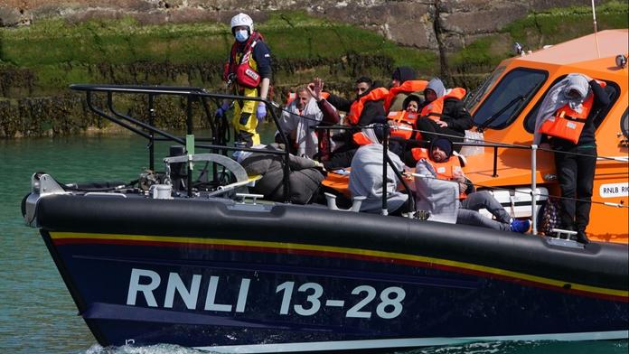 Nejméně 35 migrantů se utopilo cestou do Evropy. Zemřelo i dítě