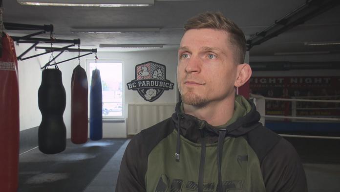 Obscénní gesto naštvalo Dvořáka: Ať si založí OnlyFans, radí MMA zápasníkovi