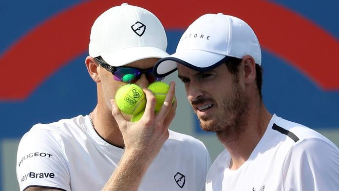 Murray opět na kurtu! S bratrem si střihl debla