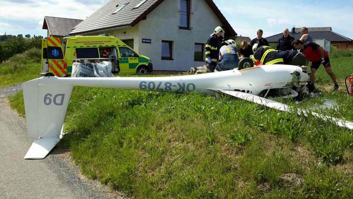 U Poličky se zřítilo ultralehké letadlo. Dopadlo do vesnice