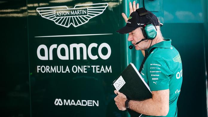 Šéf Aston Martinu Adrian Newey má spoustu starostí