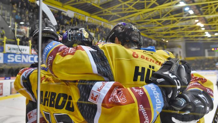 Večer debaklů, Litvínov přejel Vary s nulou, v Hradci padlo v derby 11 gólů