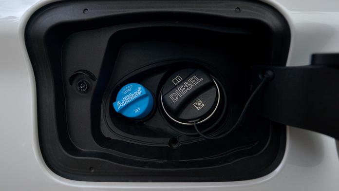 Rána pro majitele moderních dieselů. Odstaví nedostatek AdBlue jejich auta?