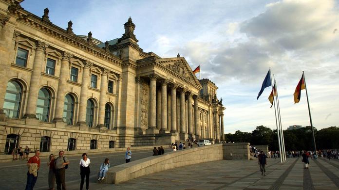 Před Reichstagem vznikne příkop, má zajistit větší bezpečnost