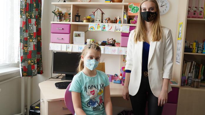Verunku baví škola, neměla na počítač. Pomohl jí projekt Počítače dětem