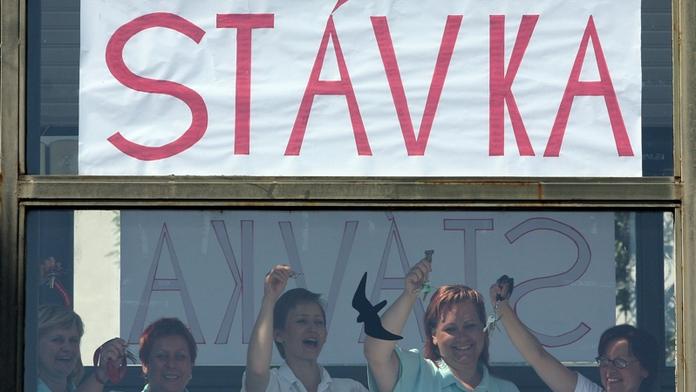 HOSPODÁŘSKÉ NOVINY: Lékaři dostanou méně peněz