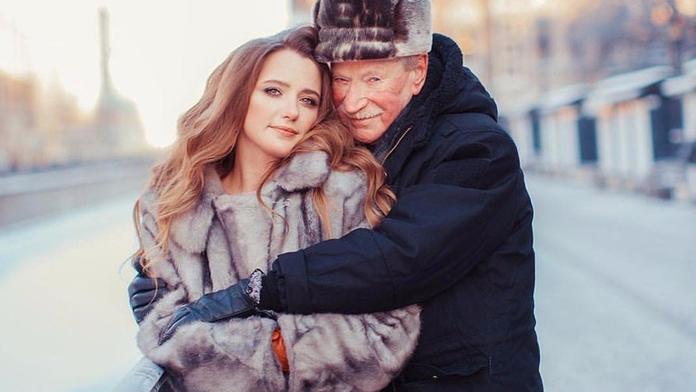 Herec (87) žádá o rozvod. Jeho žena (27) s ním nechce mít sex!