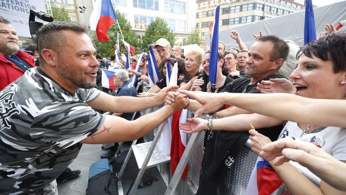 "Kdo je tu nácek?!" Fanoušci Ortelu vyrazili do boje za "svou" kapelu