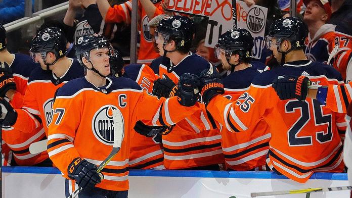 Neuvěřitelný McDavid dal v zápase čtyři góly a na další přihrál!