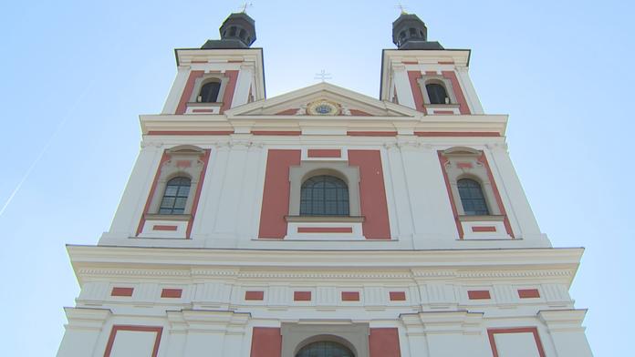 Kostel v Luži září už z dálky. Po opravě oslňuje i zlatá výzdoba